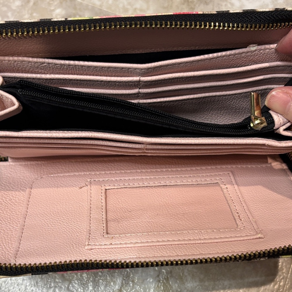 Betsey Johnson Pink Floral Snake-Print Wristlet Wallet like new condition - Picture 3 of 4